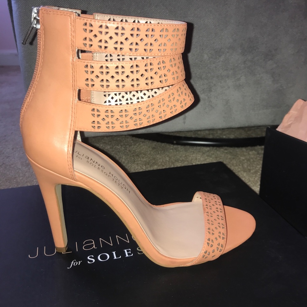 Sole Society pump